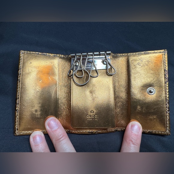 Gucci Metallic Gold GG Logo Card Key Wallet - Picture 15 of 16